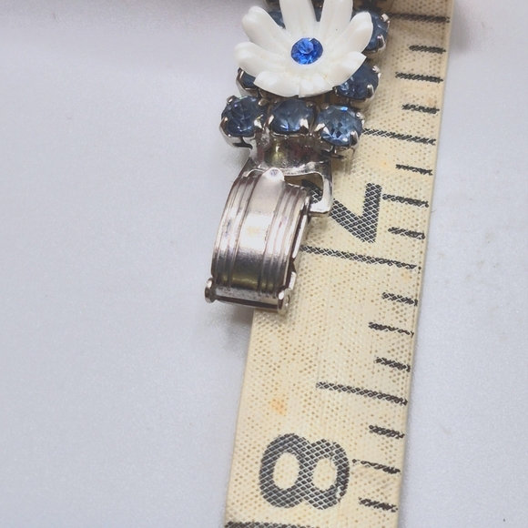 VTG White Flowers & Blue Rhinestones Silvertone Bracelet | Unsigned - Picture 7 of 7